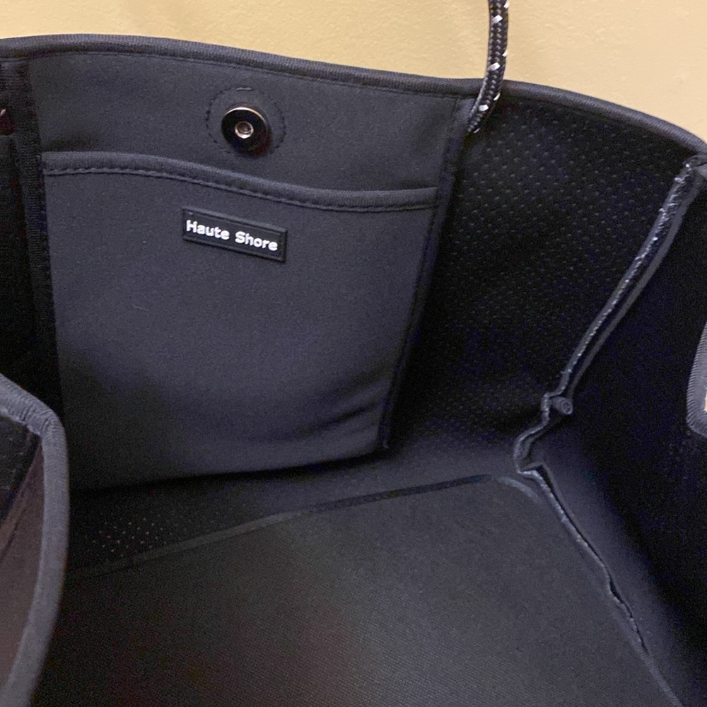 Haute Shore | The Greyson Tote - Picture 4 of 12